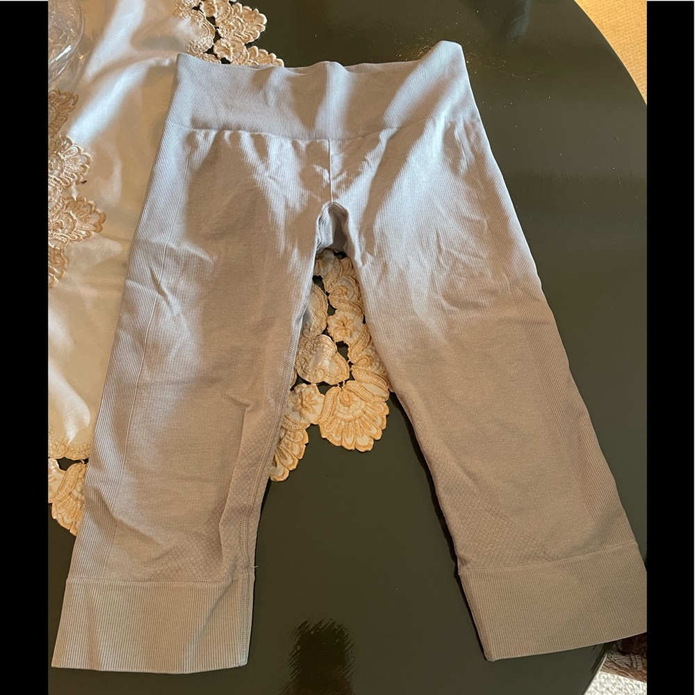 Lululemon Crops light grey